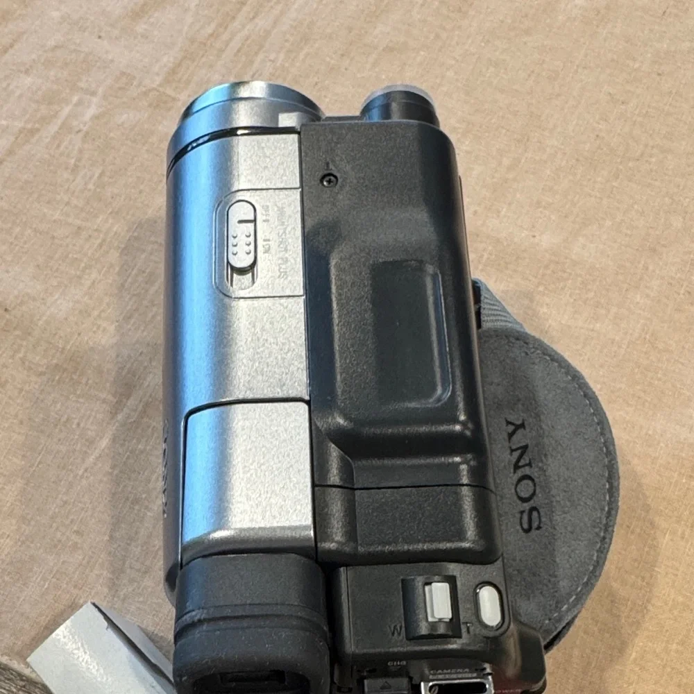 NWT Sony Handycam with Blue and Yellow Box Artwork digital 8 - Picture 6 of 11